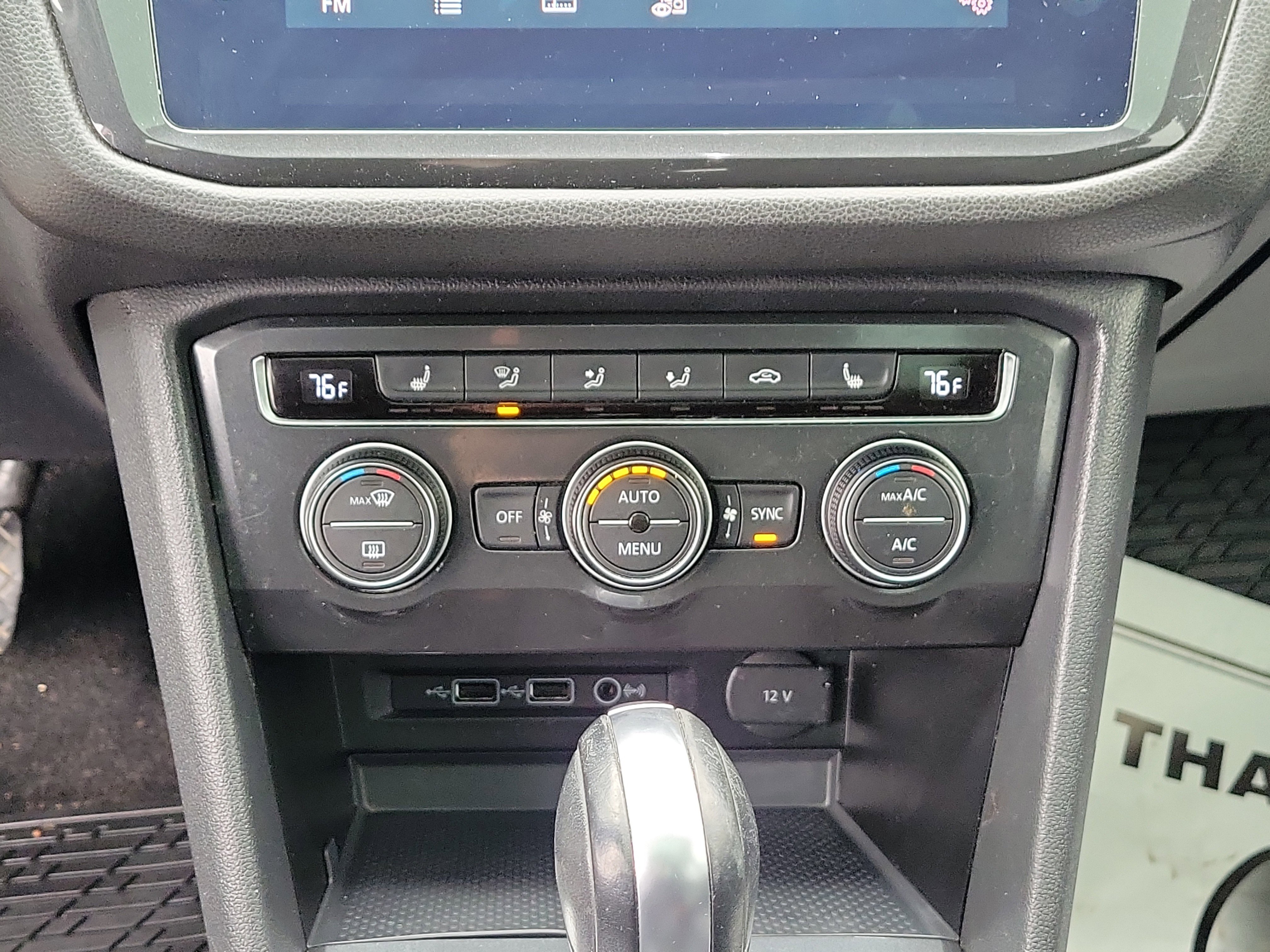 Used 2018 Volkswagen Tiguan SEL AWD/4WD image 32