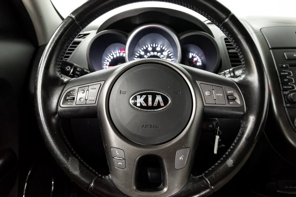 Used 2013 Kia Soul + FWD image 12