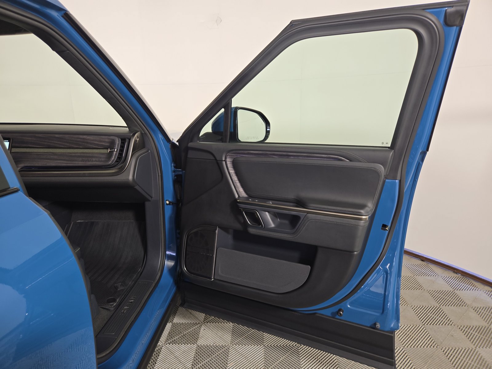Used 2022 Rivian R1T Adventure AWD/4WD image 18