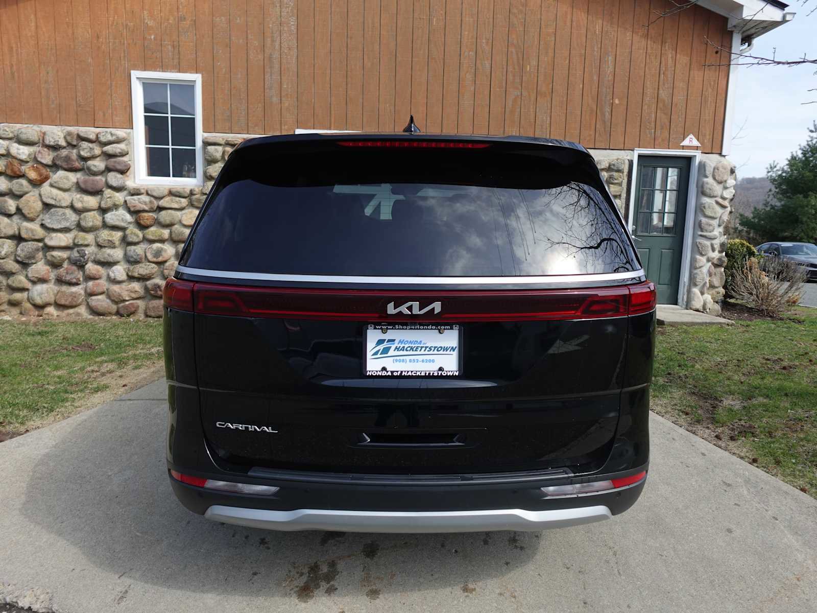 Used 2024 Kia Carnival EX image 6