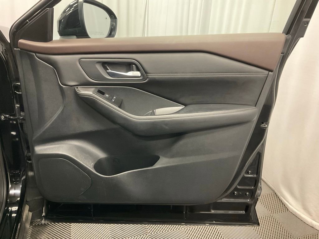 Used 2023 Nissan Rogue SV w/ SV Premium B Package image 28