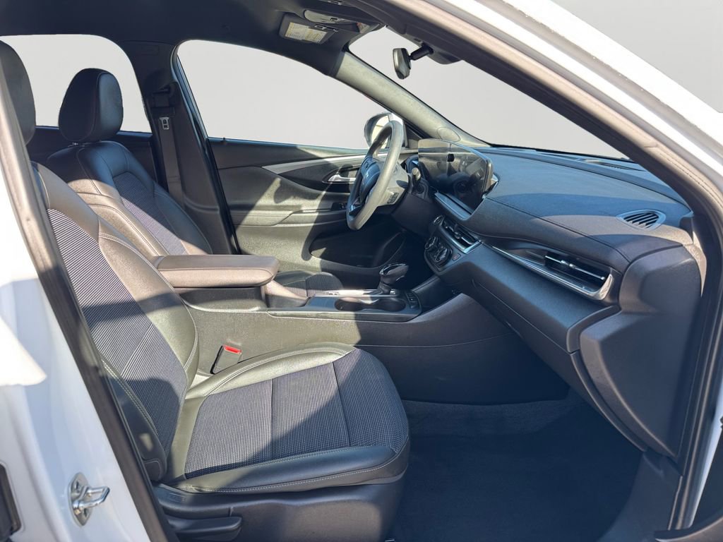 Used 2025 Buick Envista Preferred image 12