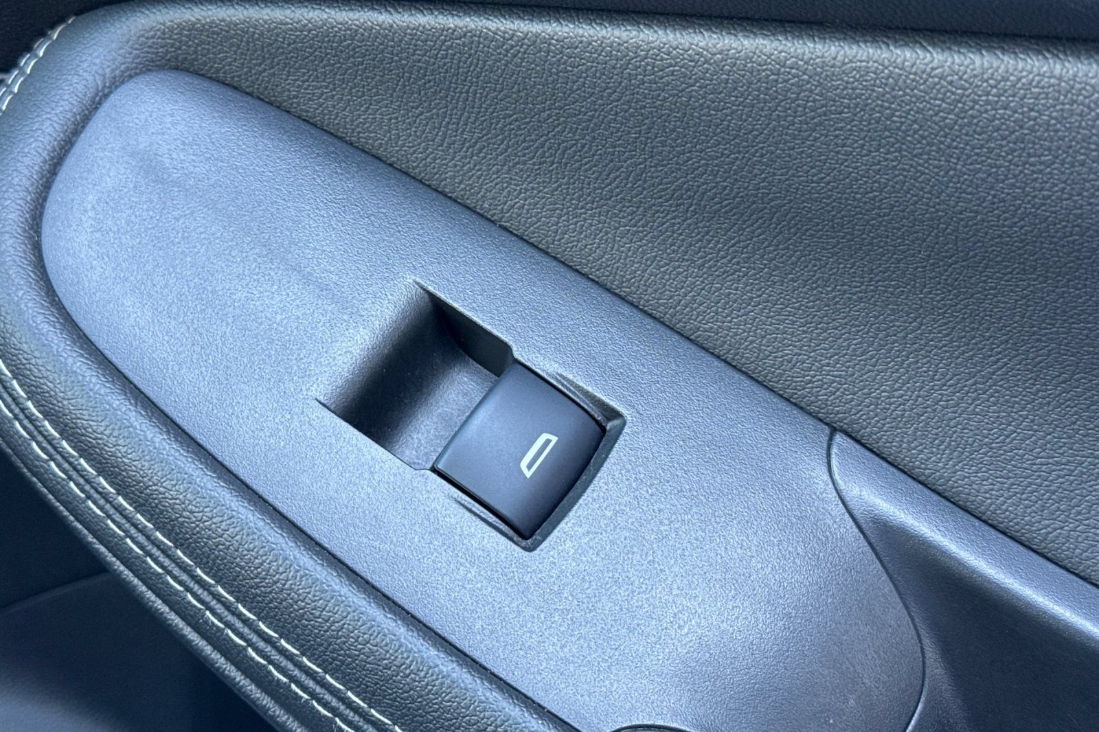 Used 2024 Buick Encore GX Sport Touring FWD image 20