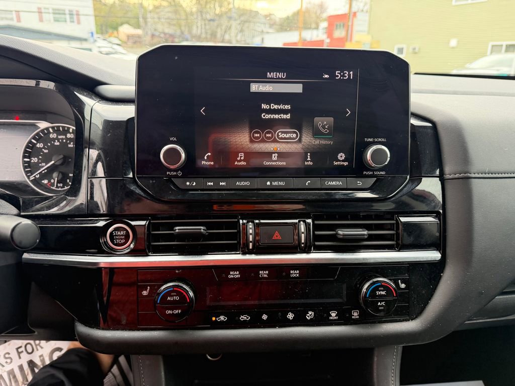 Used 2024 Nissan Pathfinder SV AWD/4WD image 18