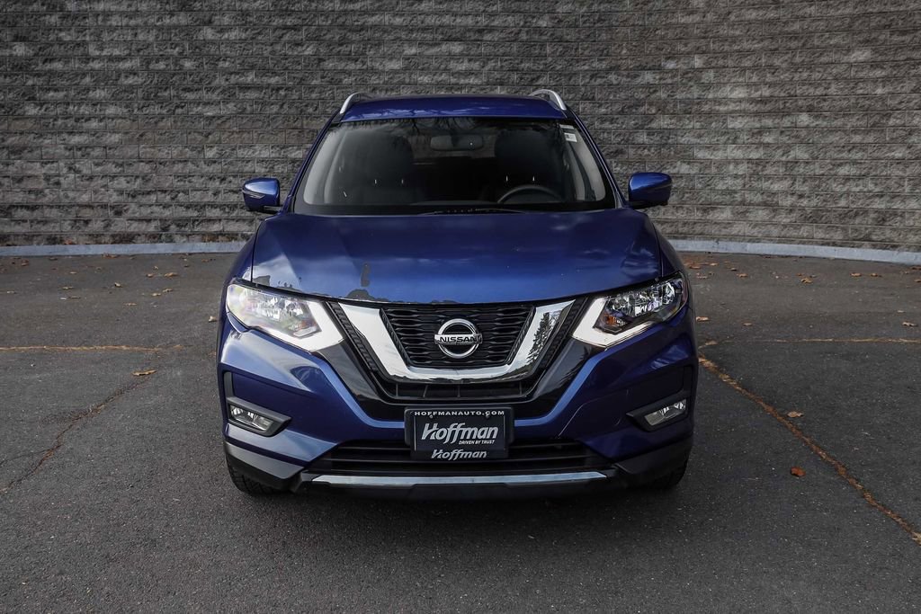 Used 2017 Nissan Rogue SV w/ SV Premium Package image 3