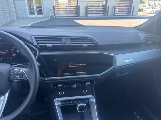 Used 2025 Audi Q3 2.0T Premium w/ Convenience Package AWD/4WD image 30