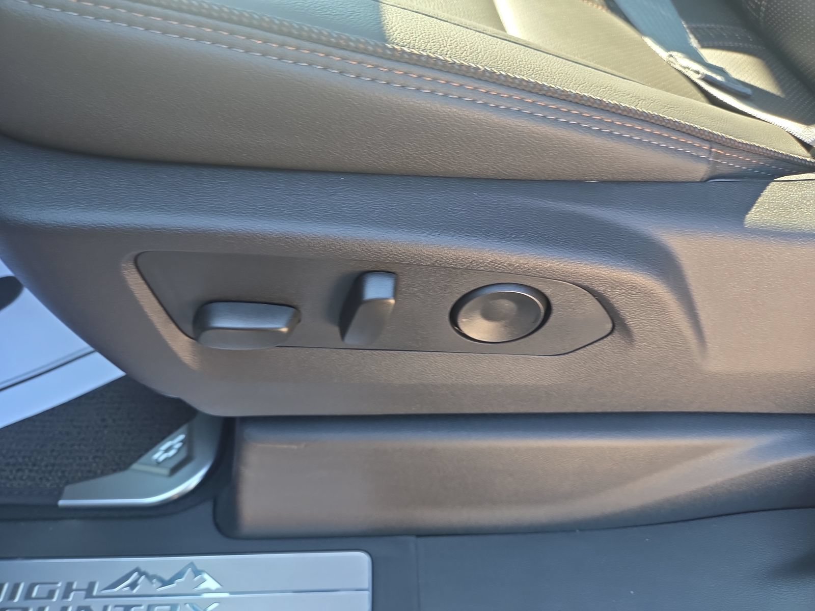 New 2026 Chevrolet Silverado 2500 High Country w/ Z71 Off-Road Package AWD/4WD image 15