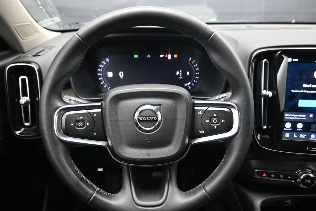Used 2023 Volvo XC40 B4 Ultimate FWD image 7
