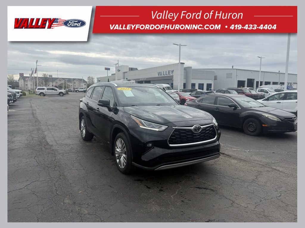 Used 2025 Toyota Highlander Platinum AWD/4WD image 1