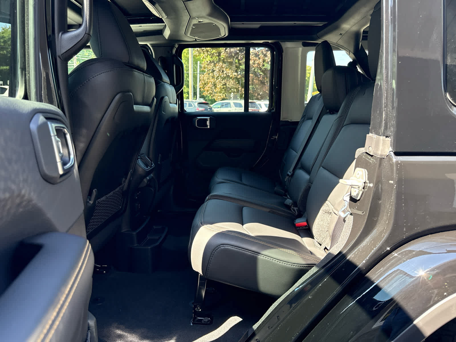New 2027 Jeep Wrangler Unlimited Sahara AWD/4WD image 15