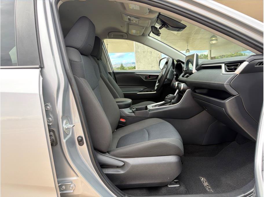 Used 2025 Toyota RAV4 LE AWD/4WD image 15