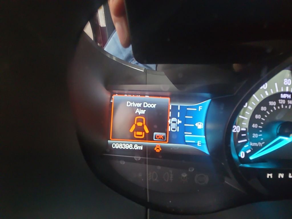 Used 2018 Ford Edge Titanium w/ Equipment Group 302A AWD/4WD image 15