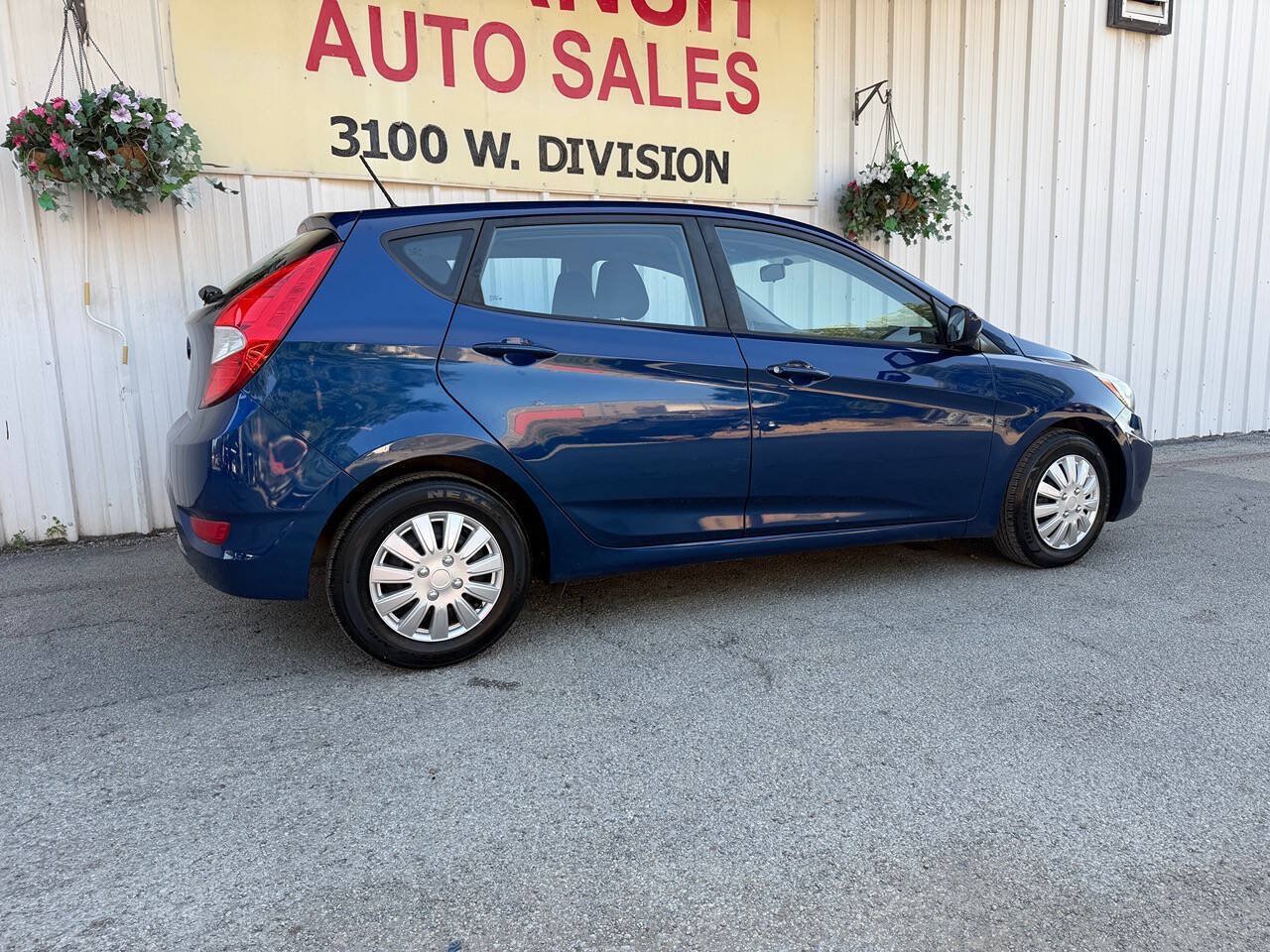 Used 2015 Hyundai Accent GS FWD image 3
