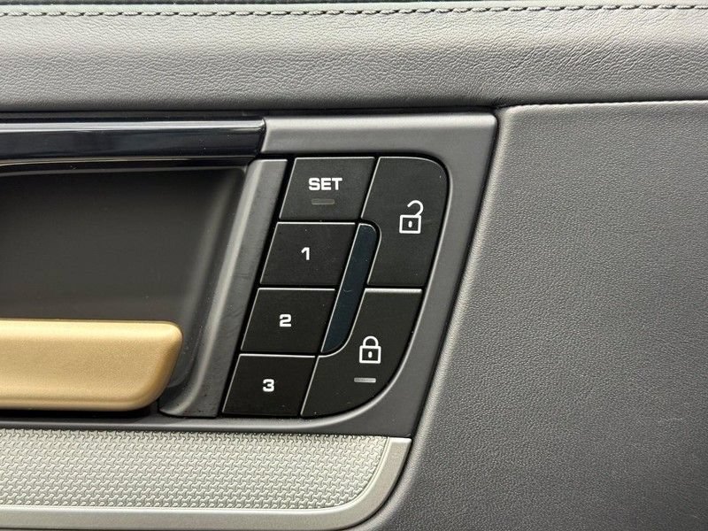 Certified 2025 Porsche Cayenne AWD/4WD image 18