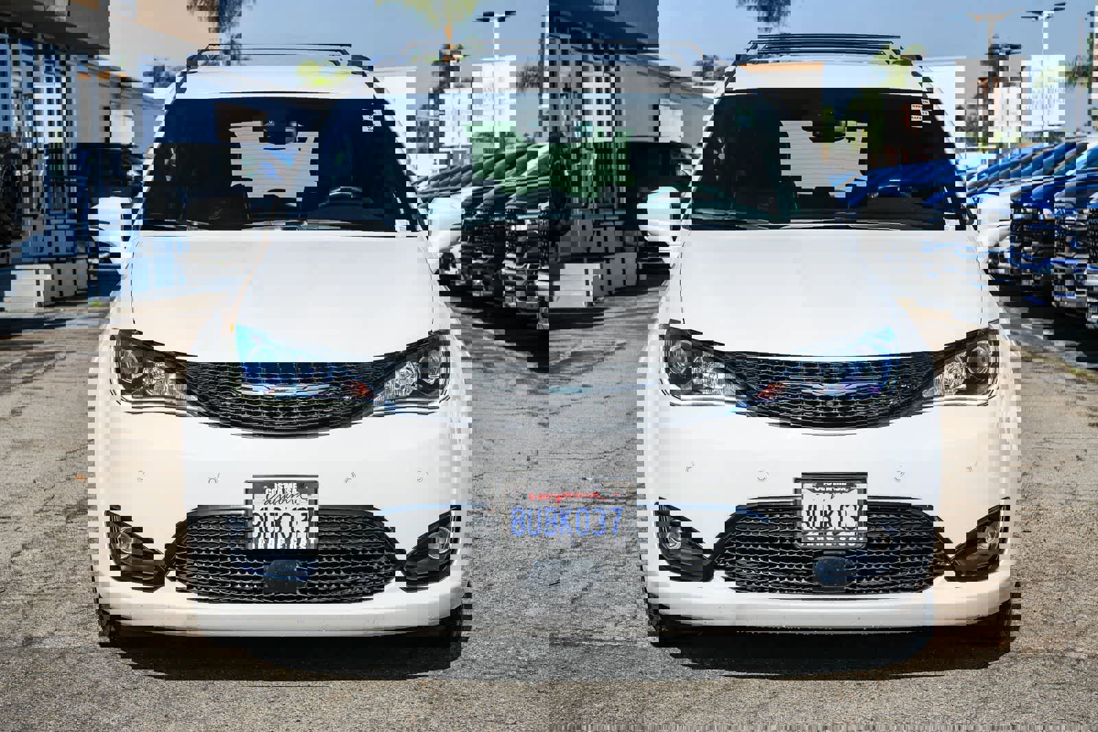 Used 2020 Chrysler Pacifica Limited w/ Advanced Safetytec Group image 2