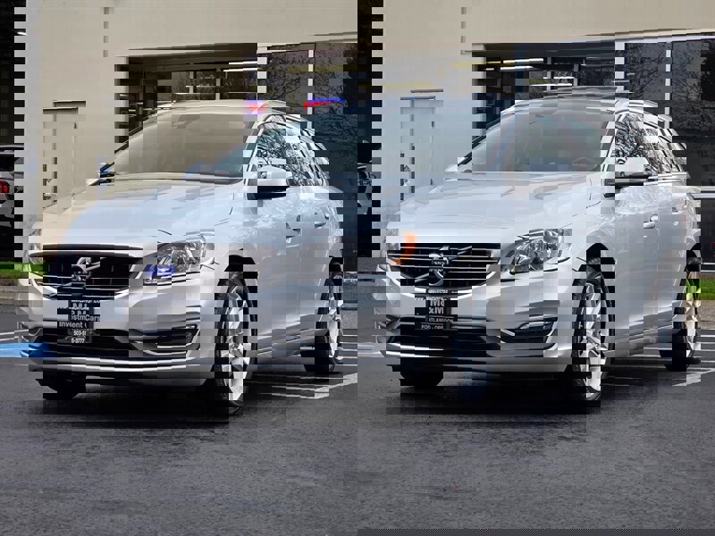 Used 2015 Volvo V60 T5 Premier image 1