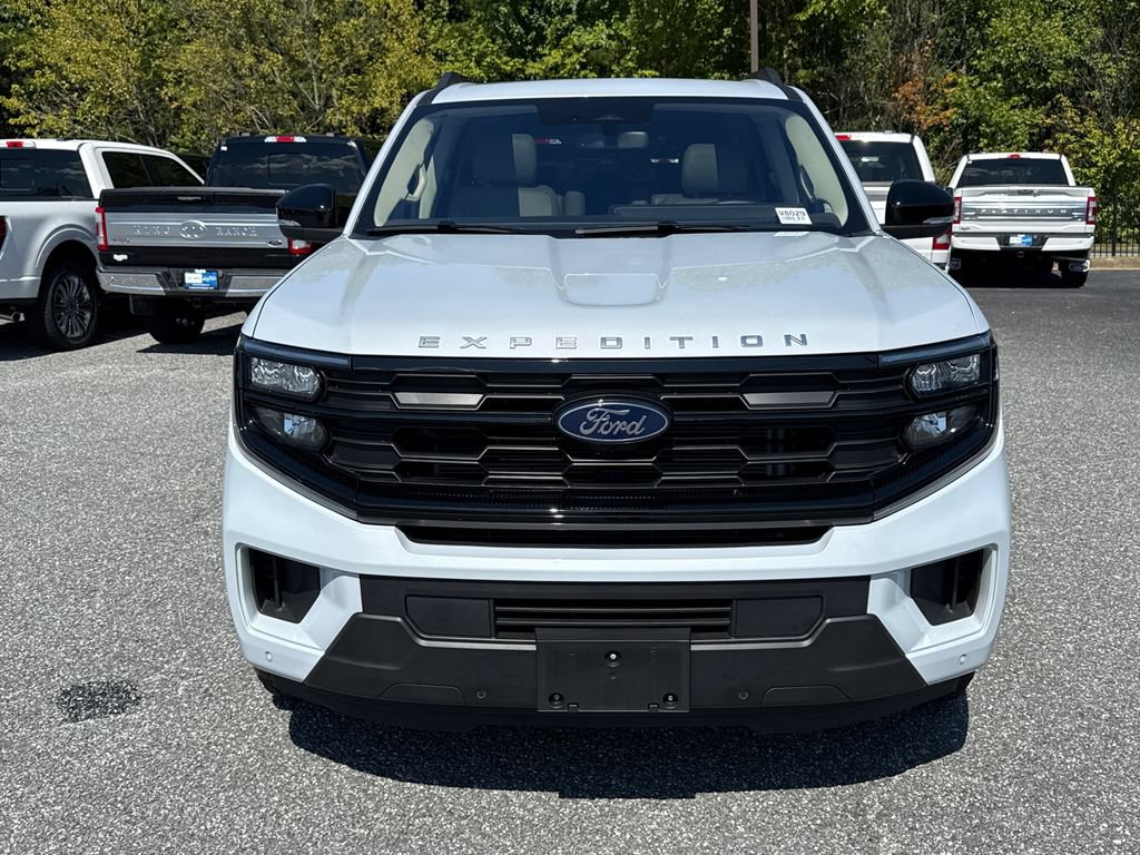 Used 2025 Ford Expedition Active AWD/4WD image 2