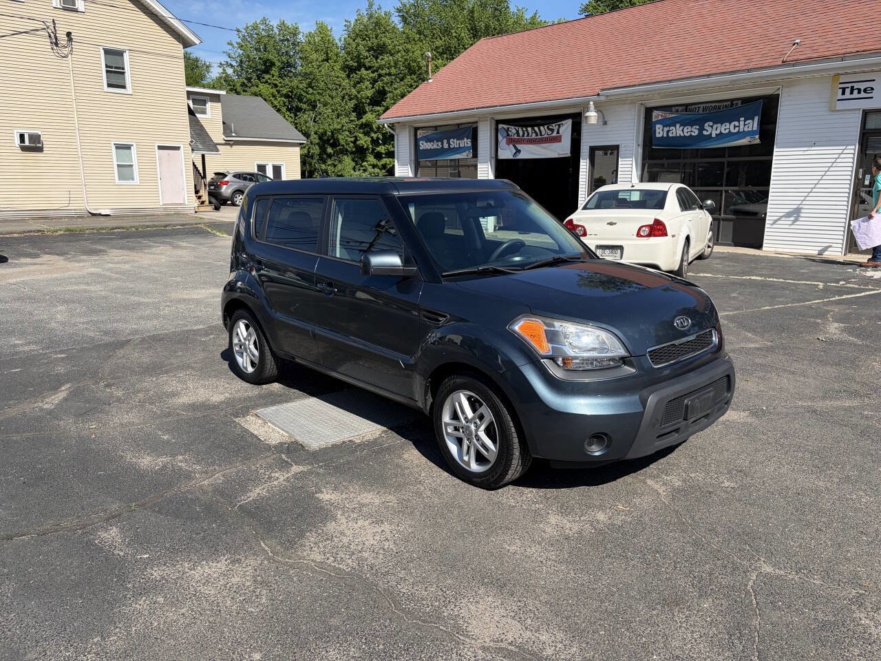 Used 2011 Kia Soul + FWD image 4