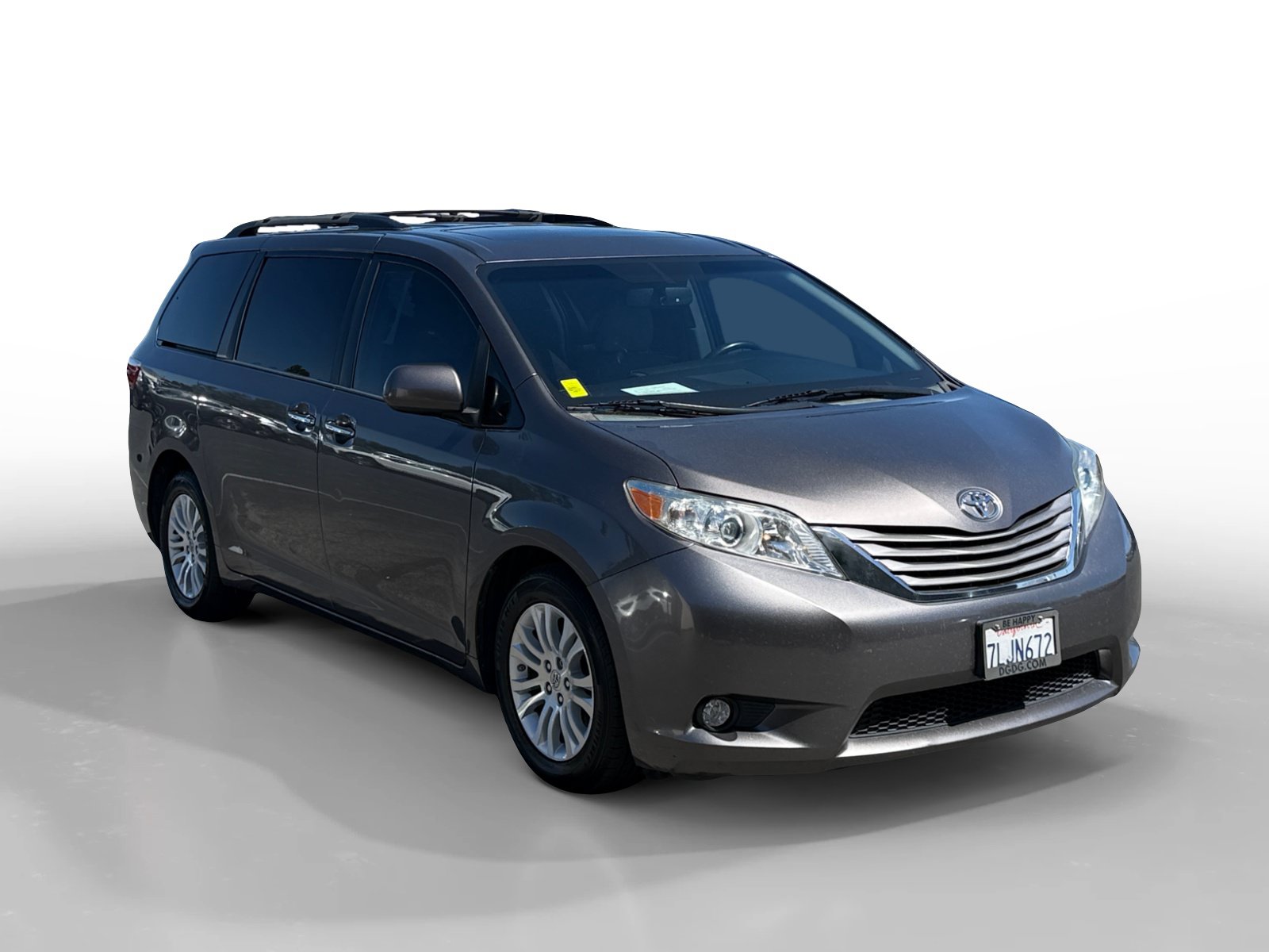 Used 2015 Toyota Sienna XLE w/ XLE Navigation Package FWD image 7