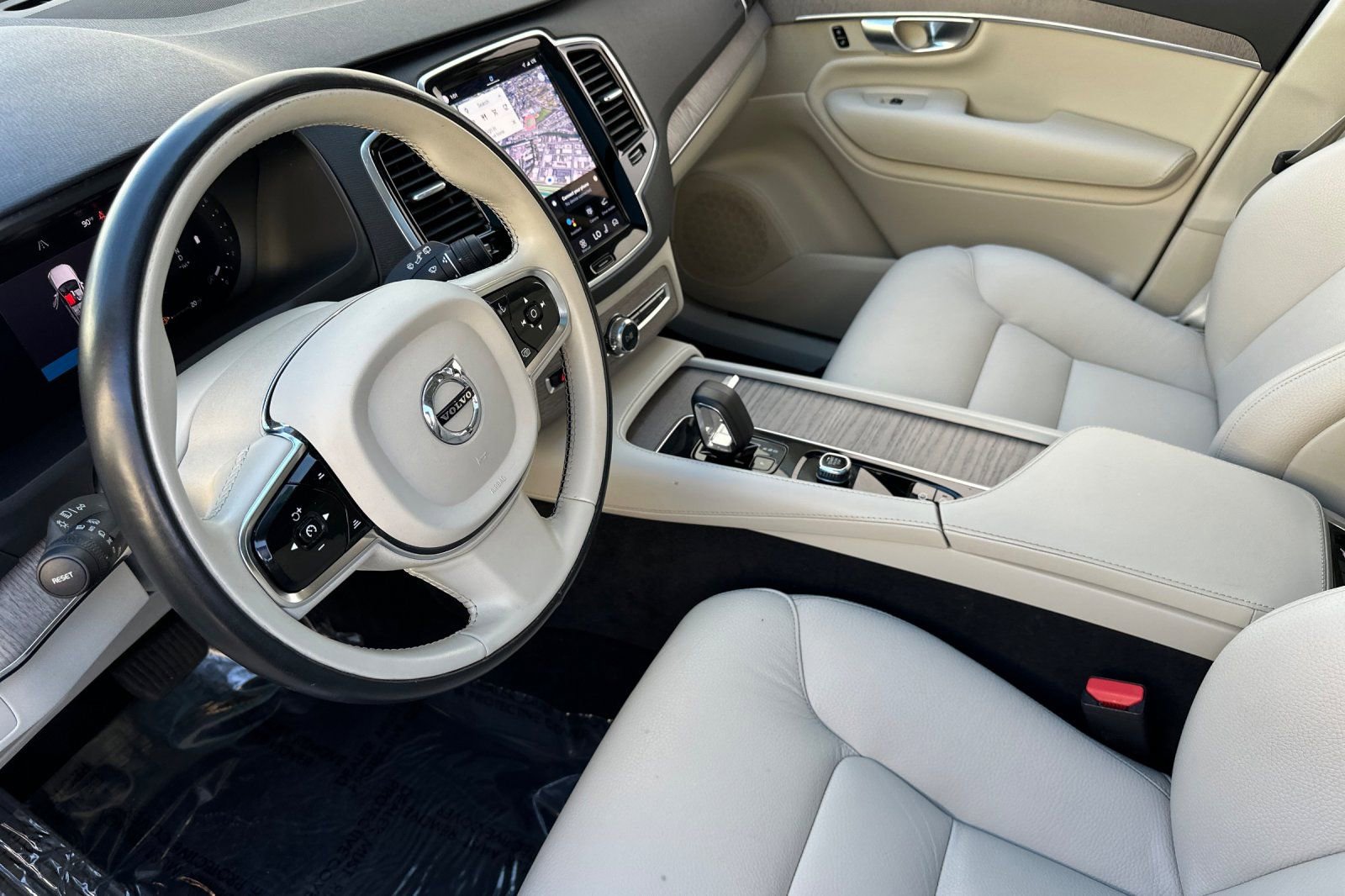 Certified 2024 Volvo XC90 B6 Plus AWD/4WD image 14