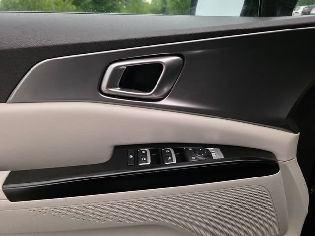 Used 2023 Kia Carnival LX FWD image 26
