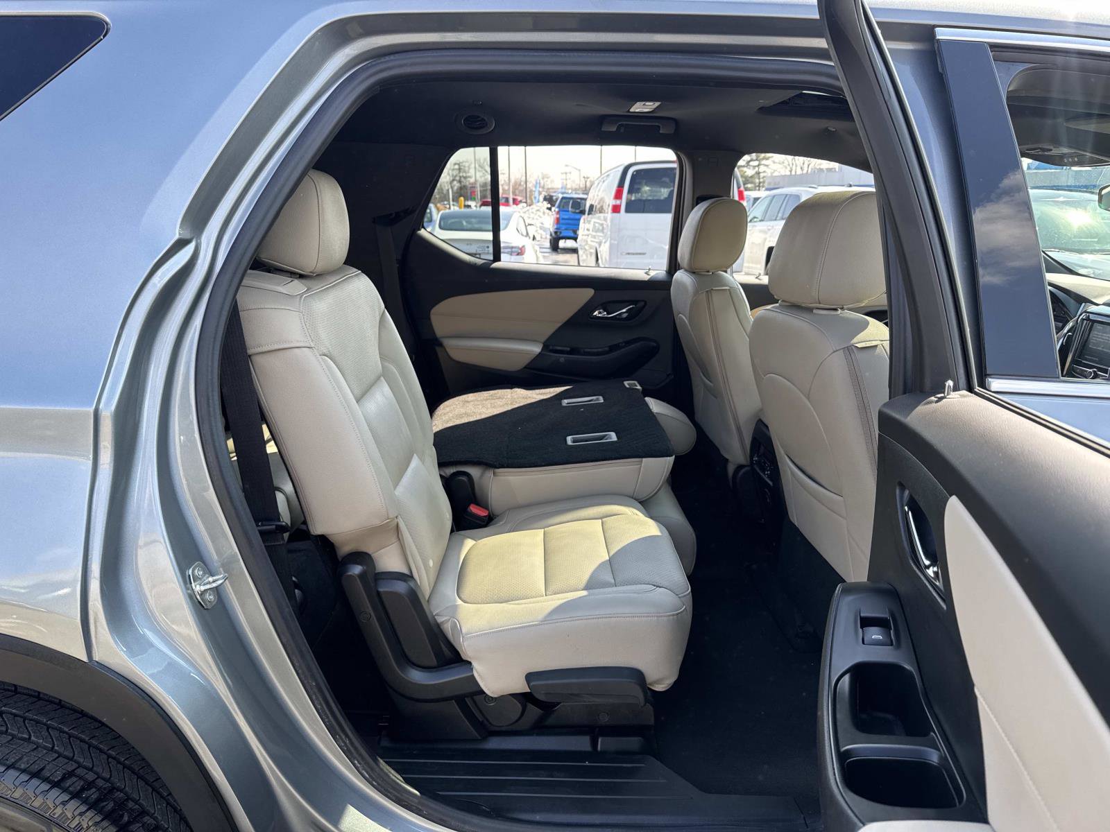 Used 2023 Chevrolet Traverse LS image 16