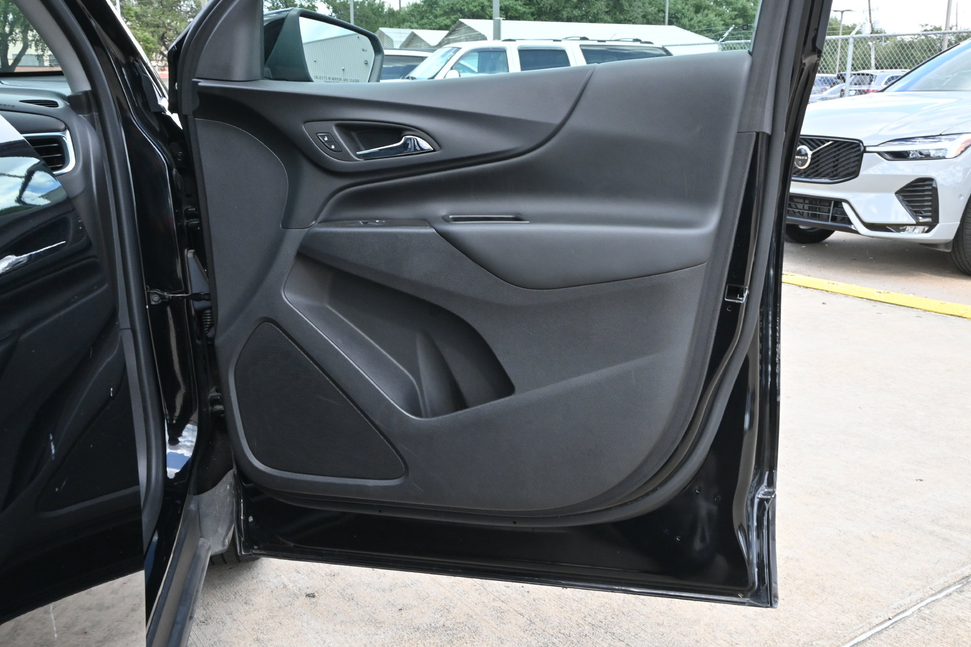 Used 2024 Chevrolet Equinox LT FWD image 25