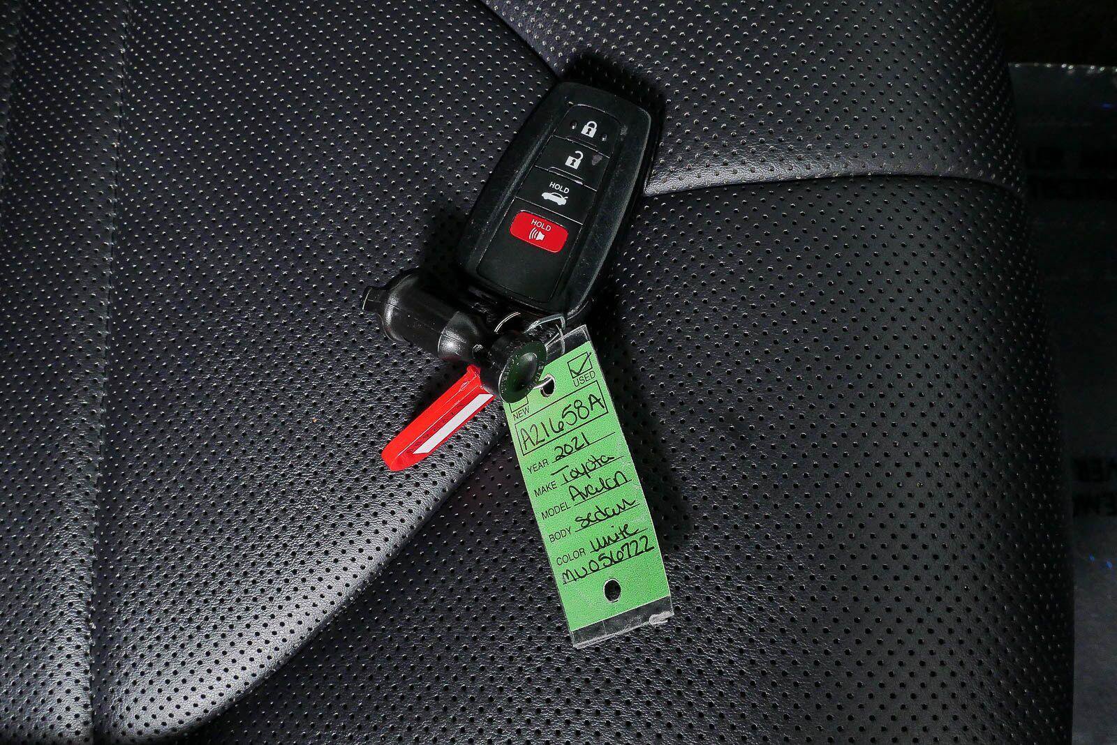 Used 2021 Toyota Avalon XSE FWD image 24