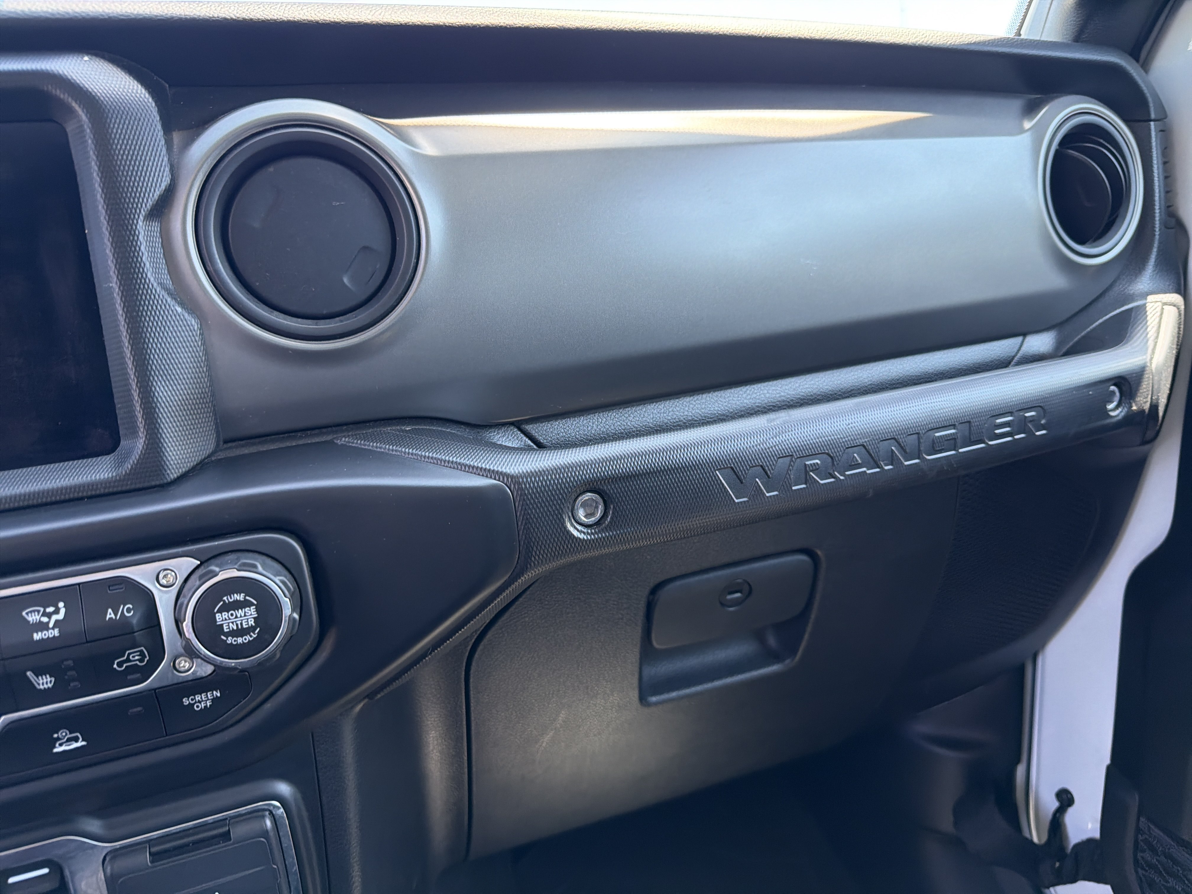 Used 2022 Jeep Wrangler Sport AWD/4WD image 18