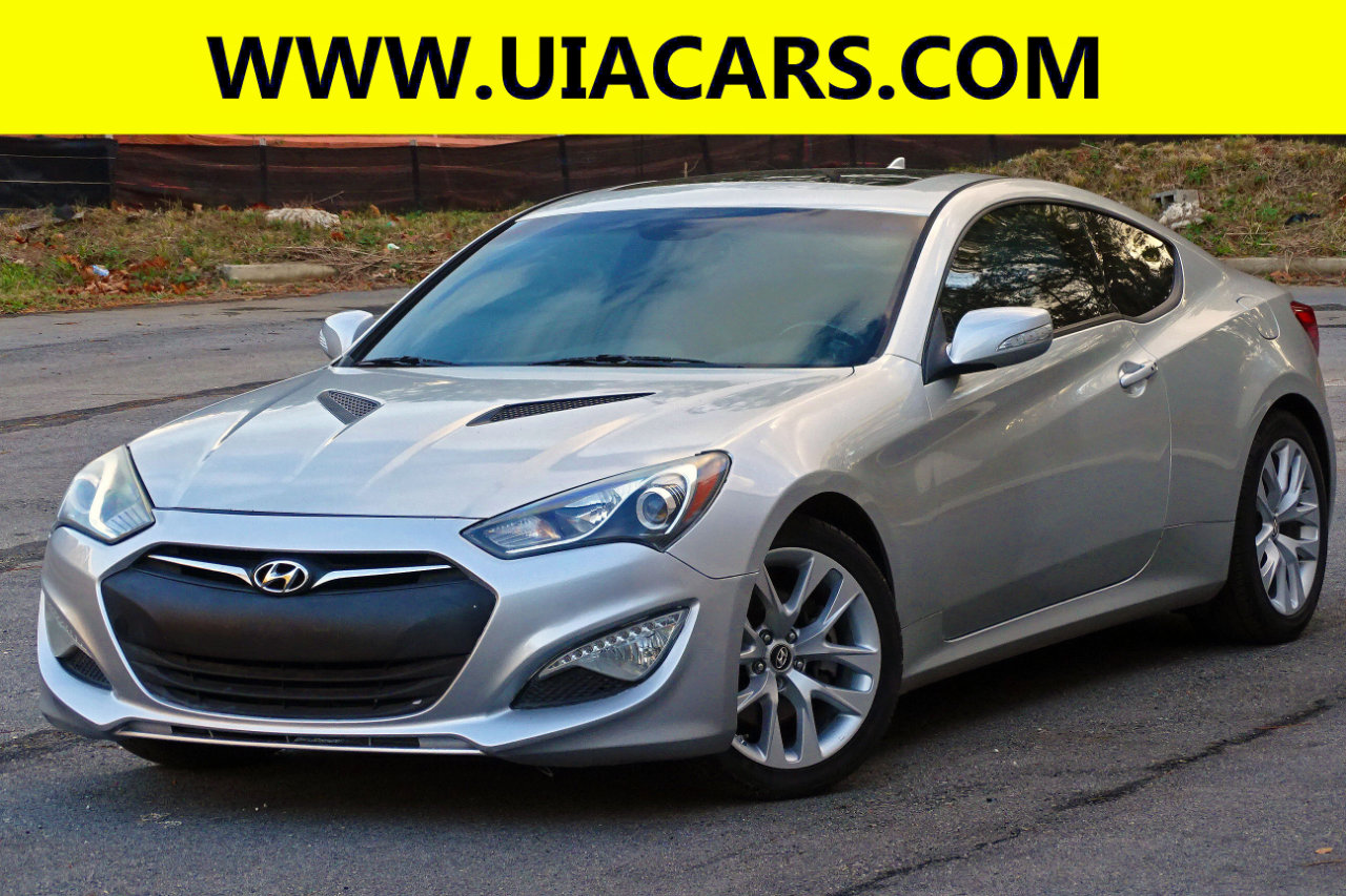 Used 2013 Hyundai Genesis 3.8 image 2