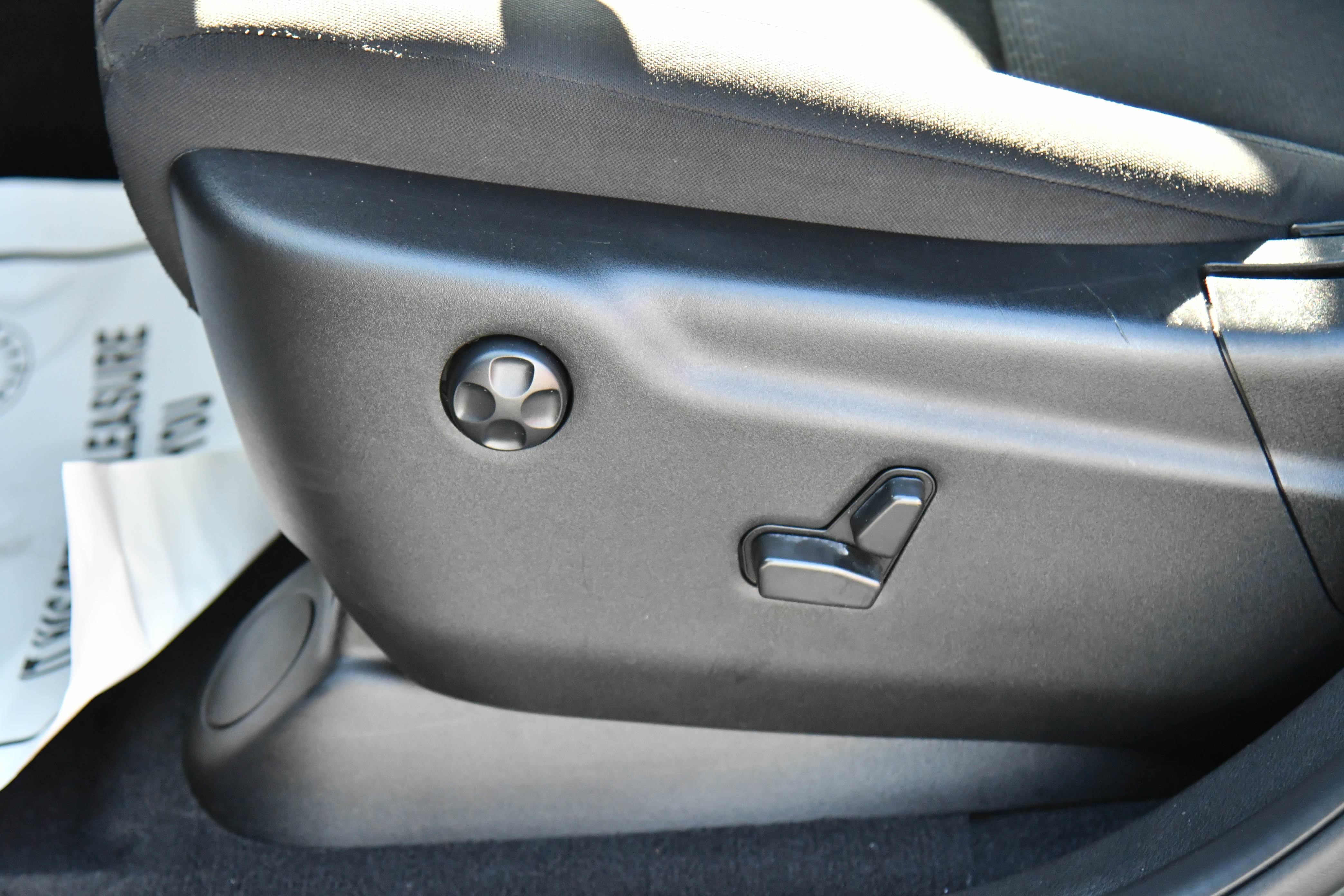 Used 2021 Jeep Grand Cherokee Laredo image 16