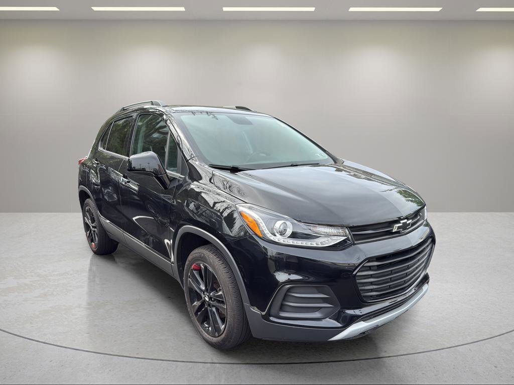 Used 2019 Chevrolet Trax LT w/ Sun & Sound Package image 2