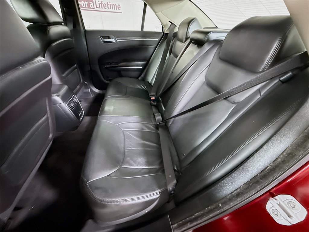 Used 2016 Chrysler 300 Limited image 26