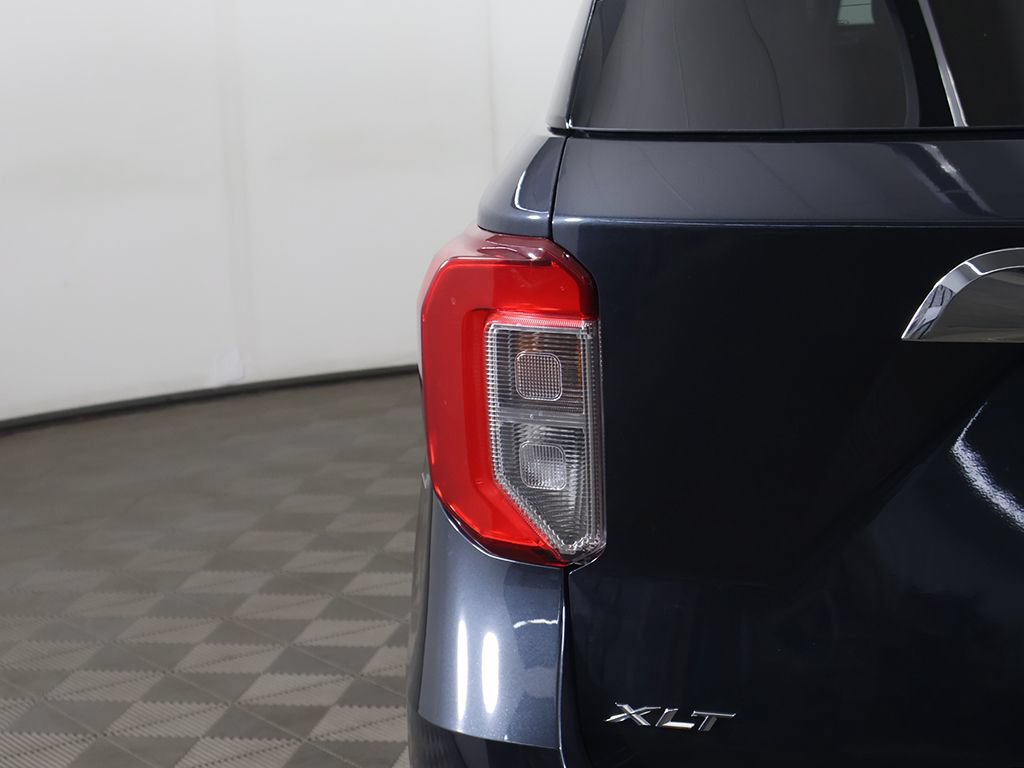 Used 2024 Ford Explorer XLT w/ Equipment Group 202A AWD/4WD image 16