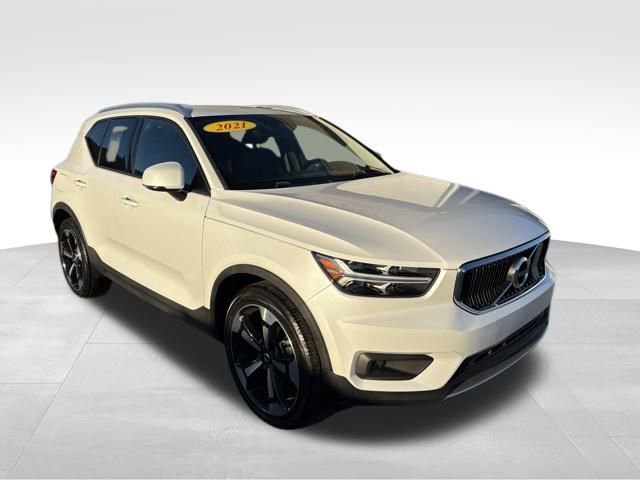 Used 2021 Volvo XC40 T4 Momentum w/ Protection Package Premier image 8