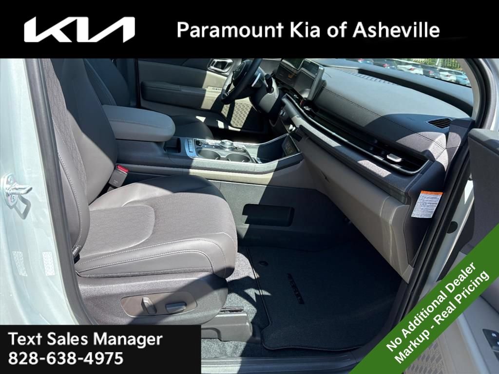 New 2026 Kia Carnival EX FWD image 19