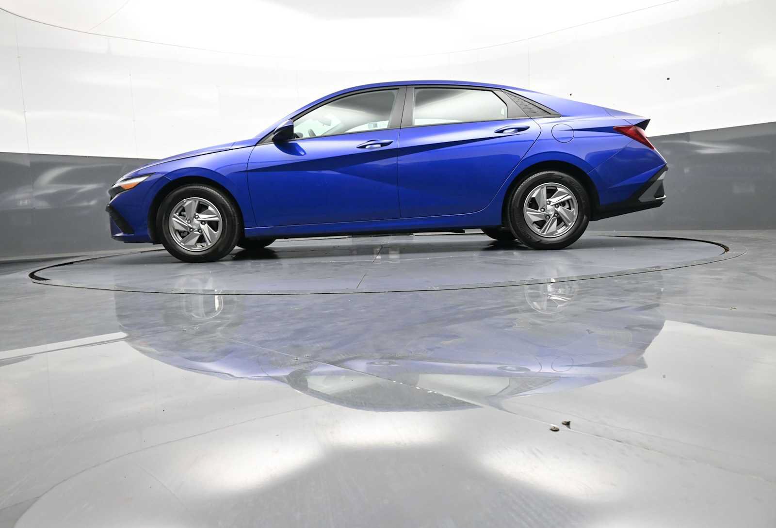 Certified 2025 Hyundai Elantra SE FWD image 31