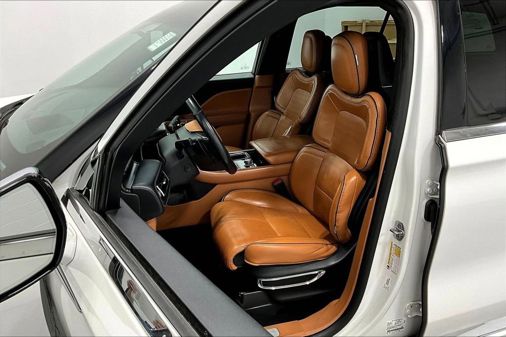 Used 2020 Lincoln Aviator Black Label Grand Touring w/ Class IV Trailer Tow Package image 33