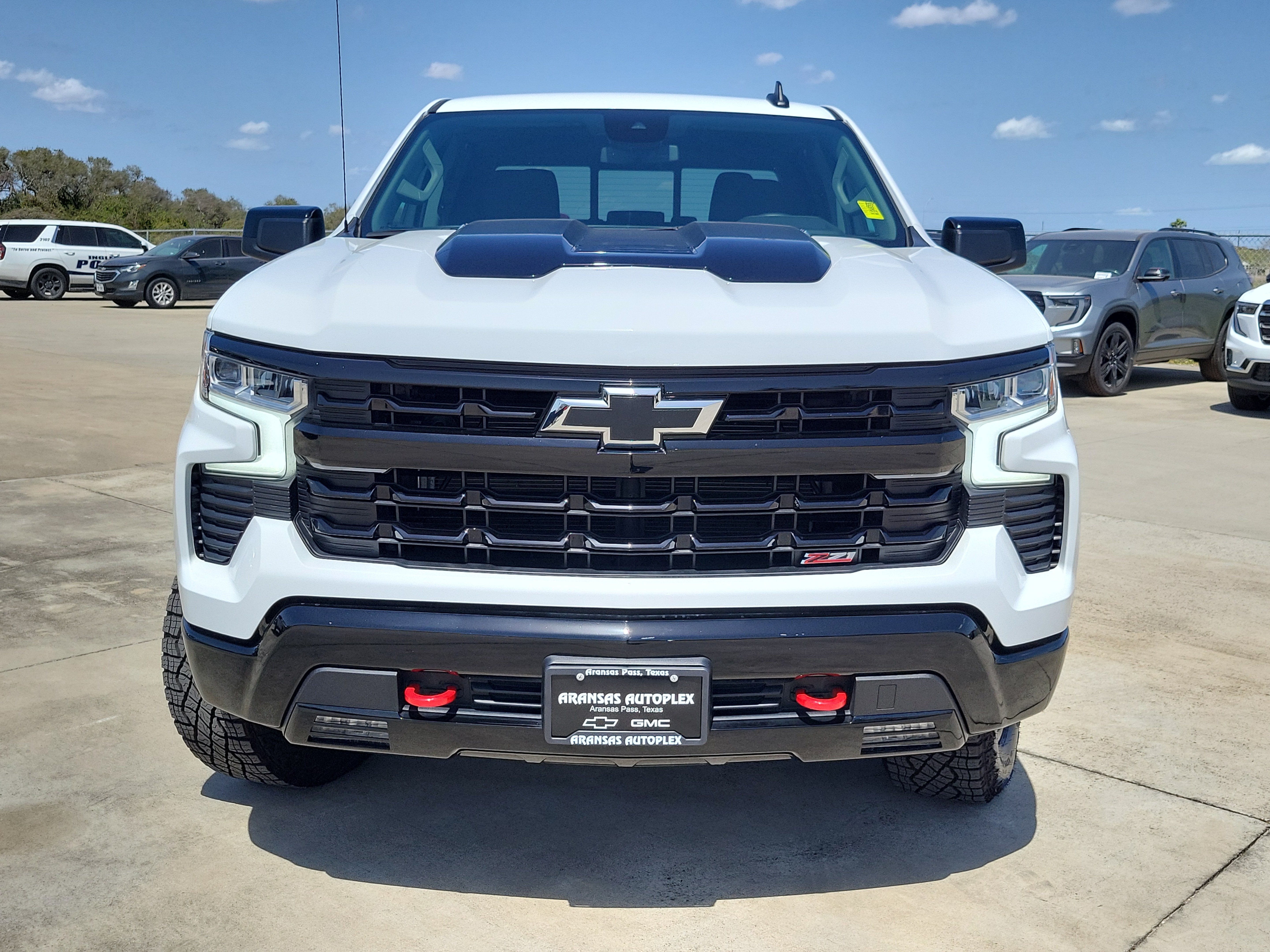 Used 2024 Chevrolet Silverado 1500 LT Trail Boss w/ Convenience Package II AWD/4WD image 2