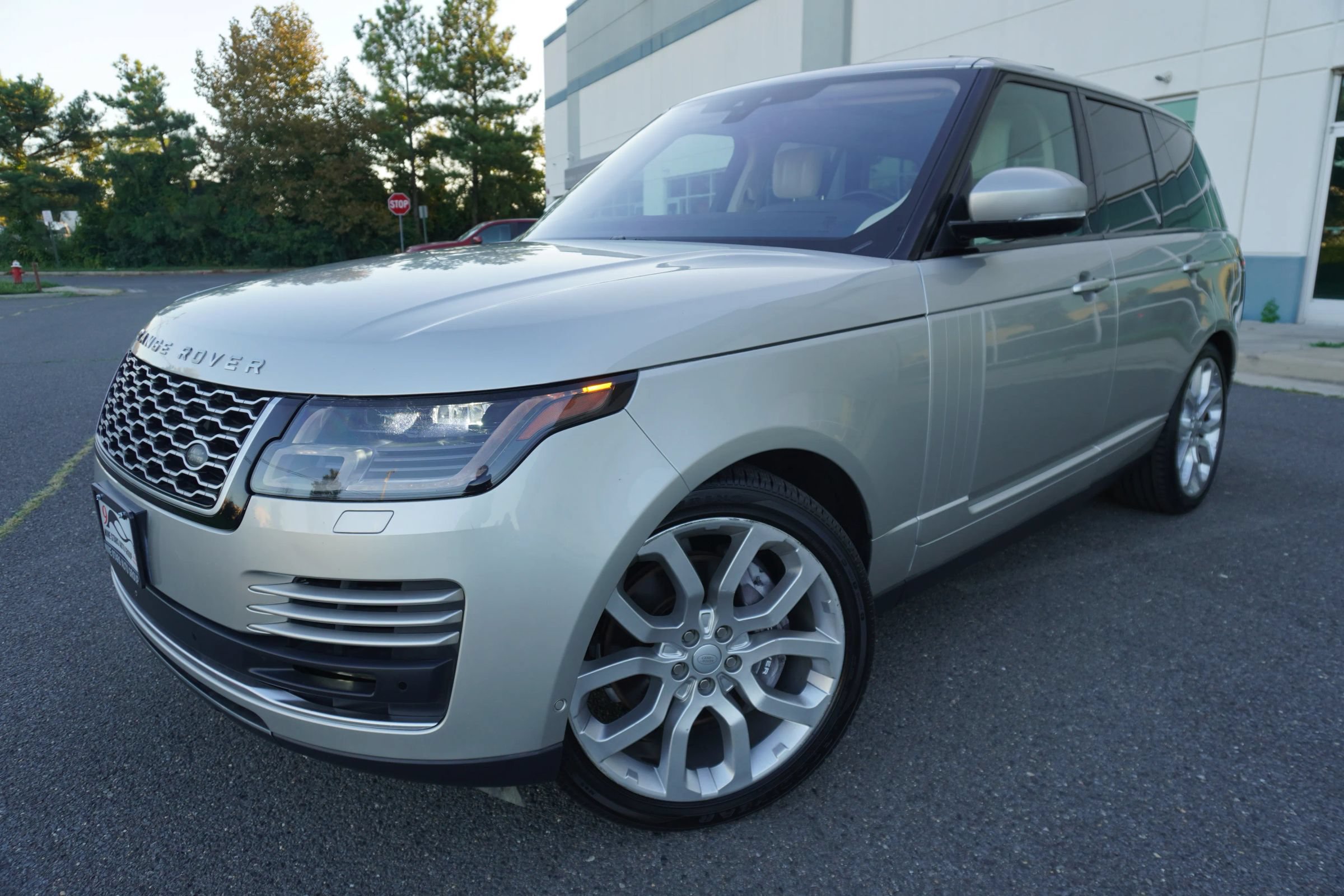 Used 2019 Land Rover Range Rover Supercharged AWD/4WD image 3