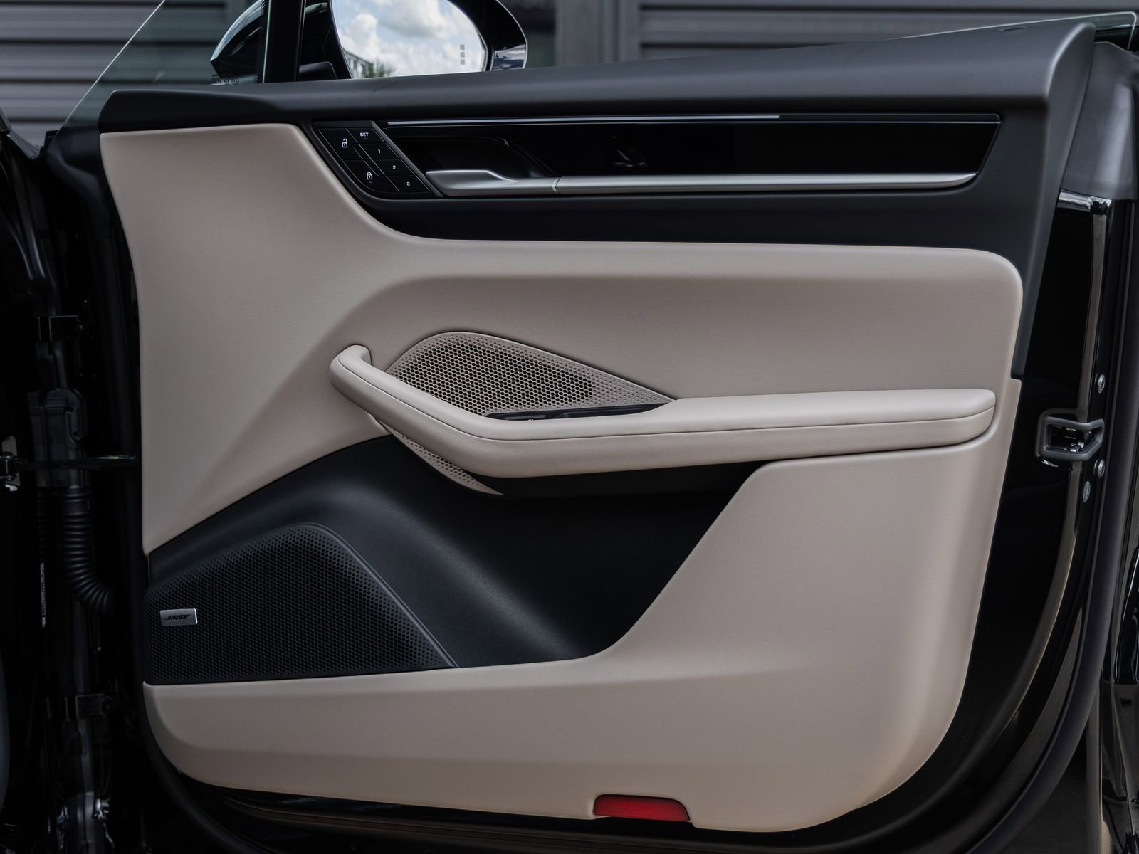 New 2026 Porsche Macan Electric RWD image 44