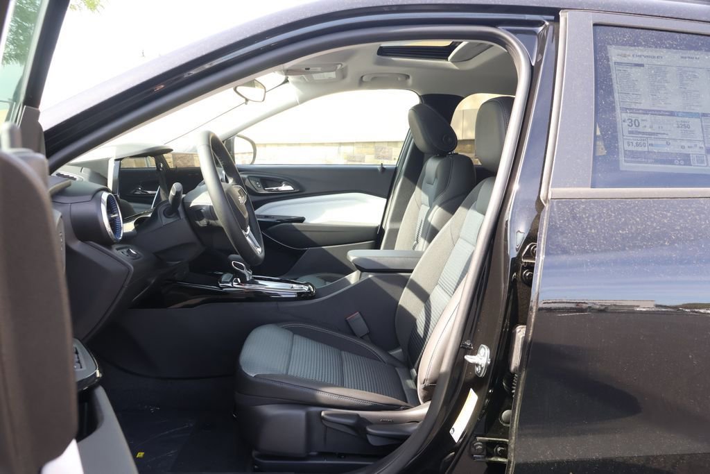 New 2026 Chevrolet Trax LT w/ Sunroof Package FWD image 14