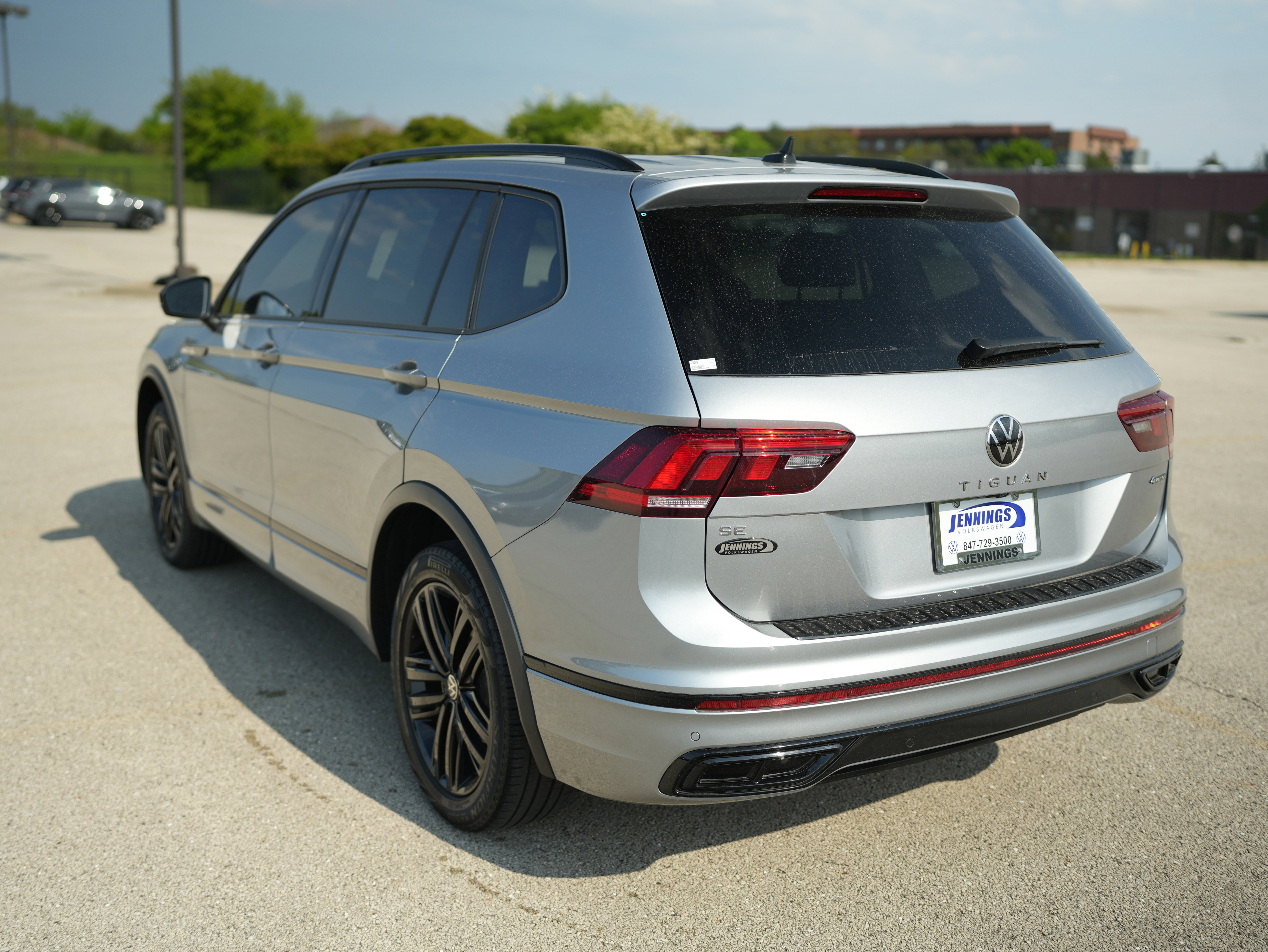 Certified 2022 Volkswagen Tiguan SE R-Line AWD/4WD image 5
