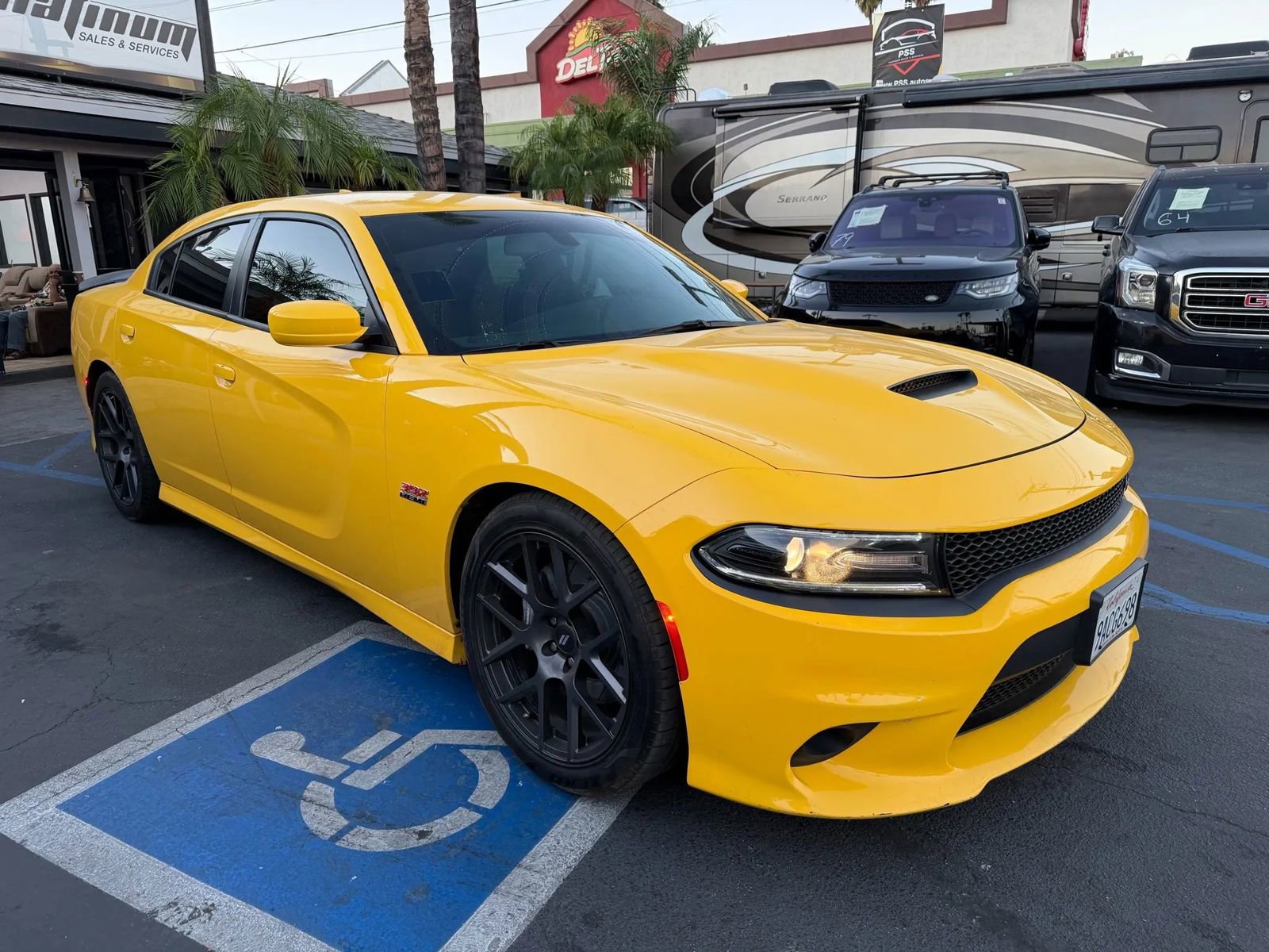 Used 2018 Dodge Charger R/T Scat Pack RWD image 1