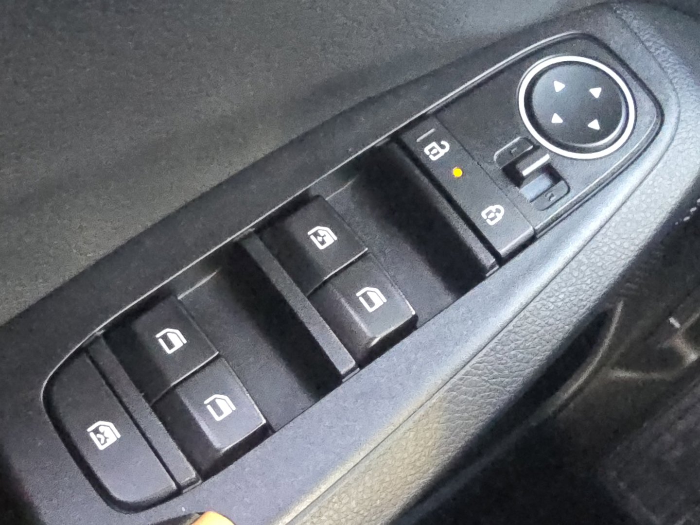 Used 2024 Kia Seltos EX image 26