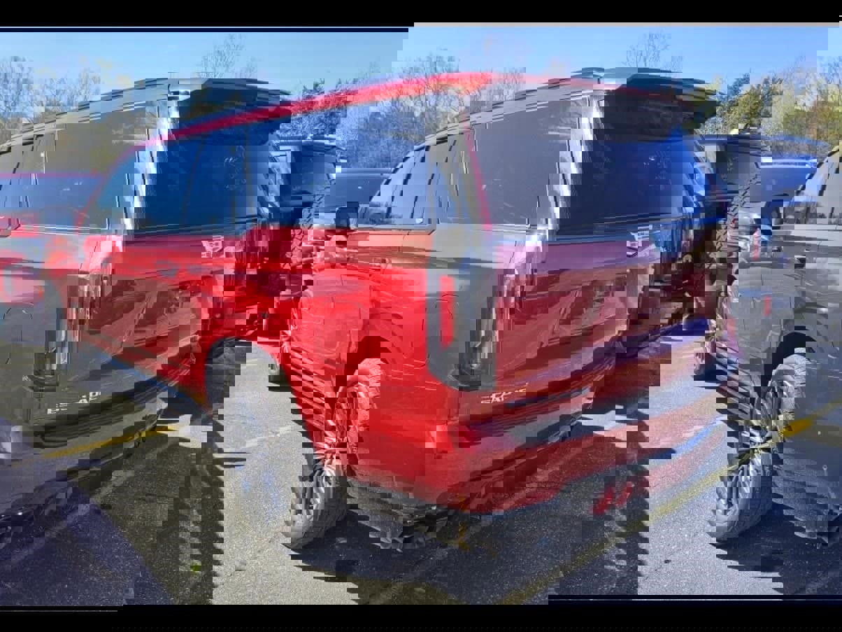 Certified 2024 Cadillac Escalade ESV V w/ Heavy-Duty Trailer Package image 4