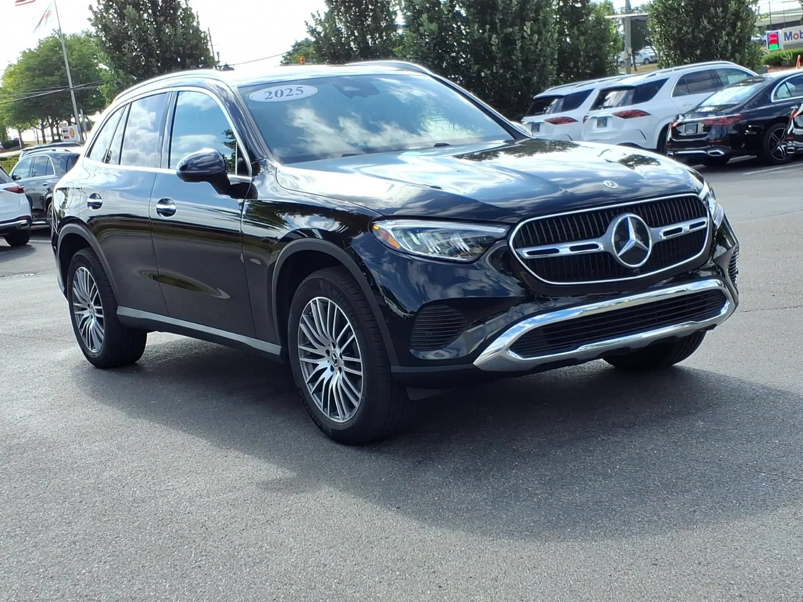 Used 2025 Mercedes-Benz GLC 300 4MATIC image 8