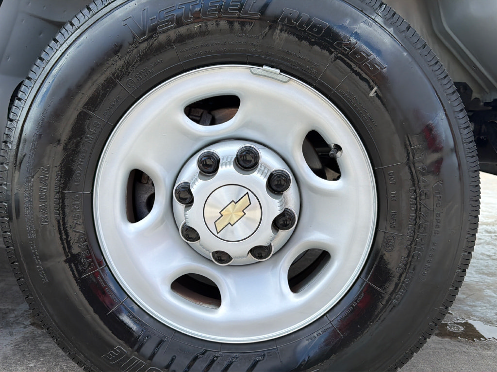 Certified 2025 Chevrolet Express 2500 w/ Driver Convenience Package RWD image 34