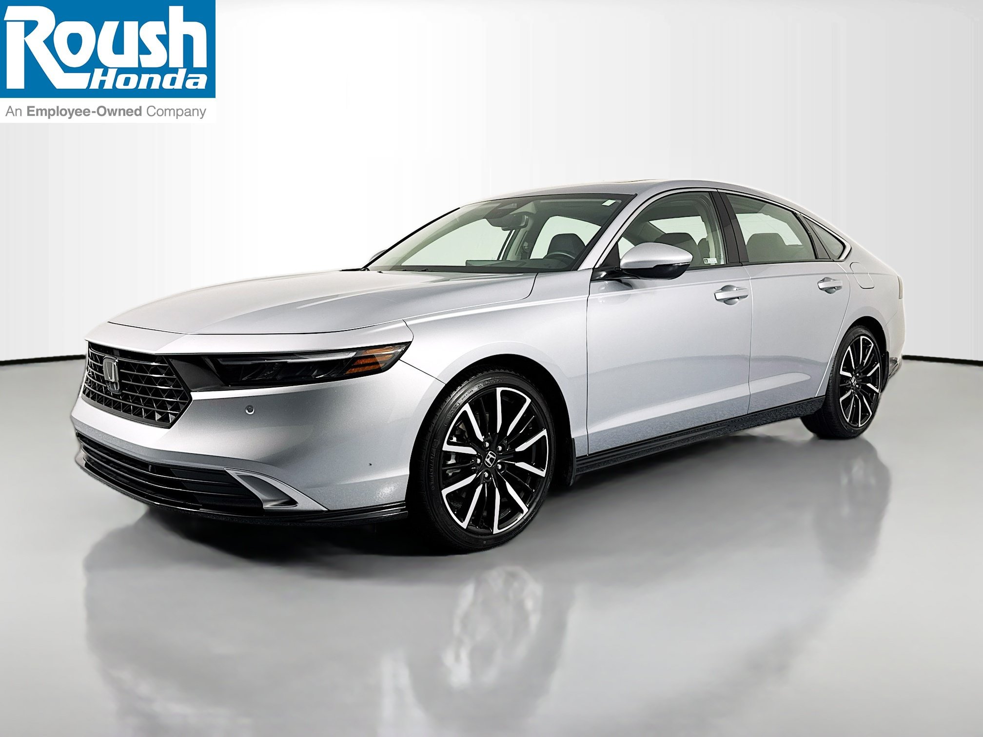Used 2023 Honda Accord Touring image 1