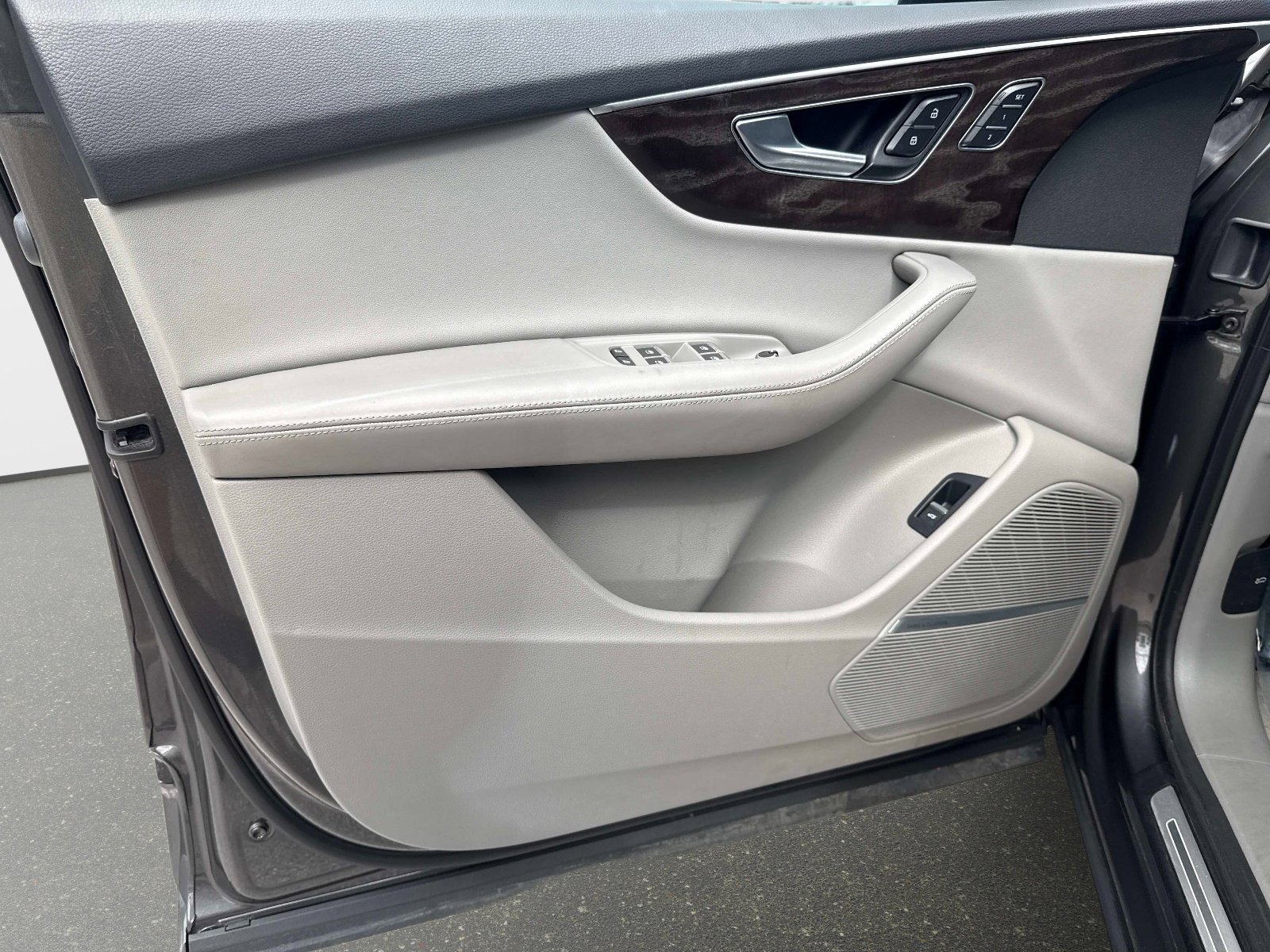 Used 2022 Audi Q7 3.0T Prestige image 19